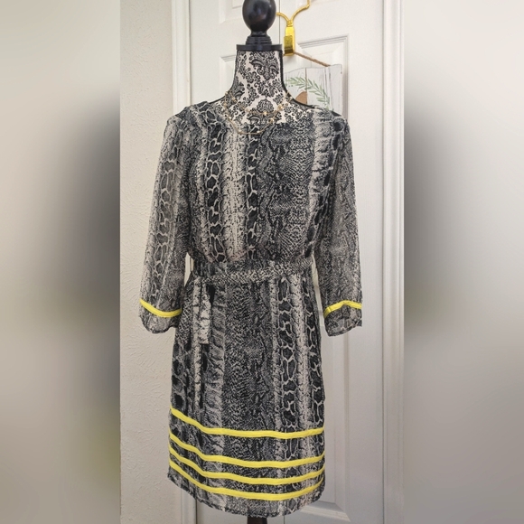 Snake print mini, super cute  dress with neon - Picture 2 of 12